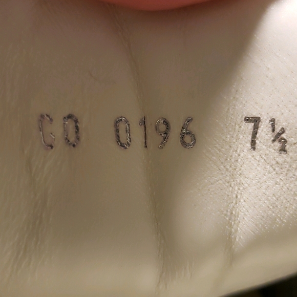 Louis Vuitton Run Away Sneakers - Picture 5 of 5